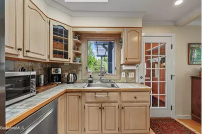 359 New Lenox Rd, Lenox, MA 01240 - Photo 17
