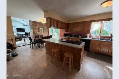 118 Winesap Rd, Pittsfield, MA 01201 - Photo 3