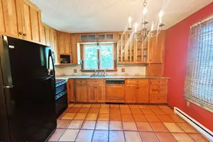 106 E Housatonic St, Pittsfield, MA 01201 - Photo 9