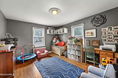 1952 East St, Pittsfield, MA 01201 - Photo 9