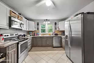 1952 East St, Pittsfield, MA 01201 - Photo 11
