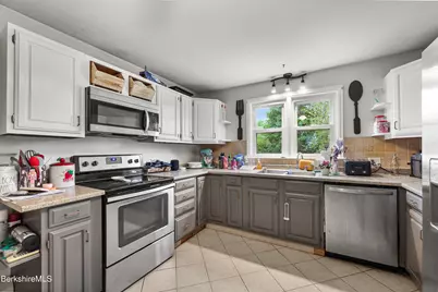 1952 East St, Pittsfield, MA 01201 - Photo 13
