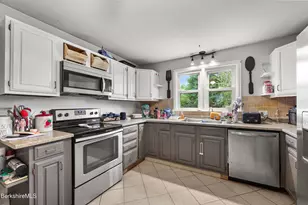 1952 East St, Pittsfield, MA 01201 - Photo 13