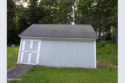 115 Cliff St, North Adams, MA 01247 - Photo 29