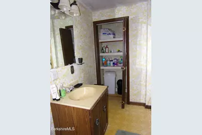 115 Cliff St, North Adams, MA 01247 - Photo 21