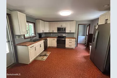 115 Cliff St, North Adams, MA 01247 - Photo 9