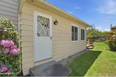15 Lillian St, Pittsfield, MA 01201 - Photo 35