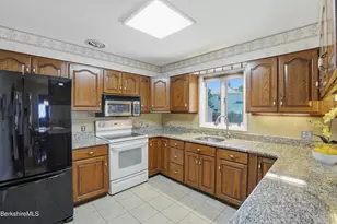 15 Lillian St, Pittsfield, MA 01201 - Photo 7