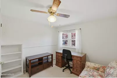 15 Lillian St, Pittsfield, MA 01201 - Photo 23