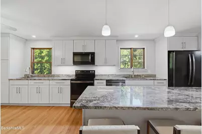 39 Meleca Ave, Pittsfield, MA 01201 - Photo 5