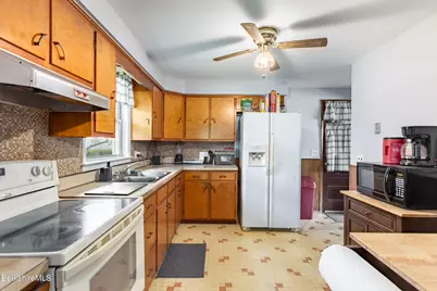 580 Elm St, Pittsfield, MA 01201 - Photo 11