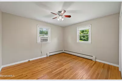 28 Calumet St, Pittsfield, MA 01201 - Photo 21
