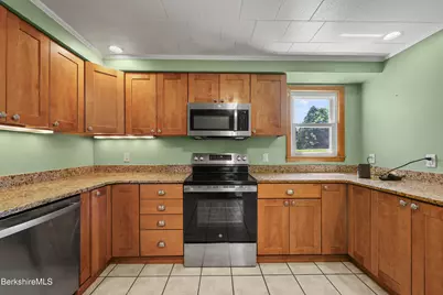 28 Calumet St, Pittsfield, MA 01201 - Photo 13