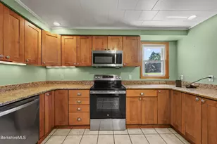 28 Calumet St, Pittsfield, MA 01201 - Photo 13