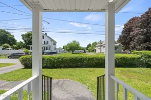 28 Calumet St, Pittsfield, MA 01201 - Photo 3