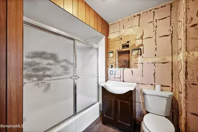 281 Walnut St, North Adams, MA 01247 - Photo 25