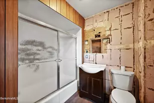 281 Walnut St, North Adams, MA 01247 - Photo 25