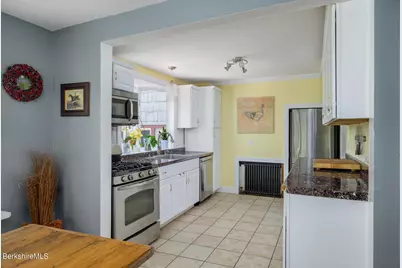 19 Roselyn Dr, Pittsfield, MA 01201 - Photo 11