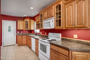 32 Hathaway St, North Adams, MA 01247 - Photo 3