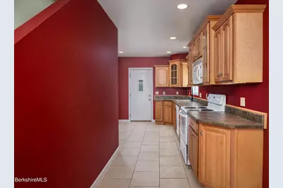 32 Hathaway St, North Adams, MA 01247 - Photo 7