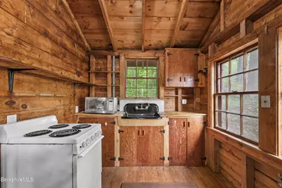 172 Blythewood Dr, Pittsfield, MA 01201 - Photo 13