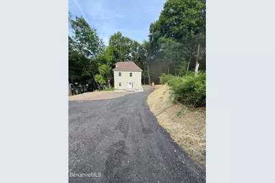 11 Hathaway St, North Adams, MA 01247 - Photo 33