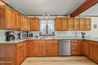 61 Harding St, Pittsfield, MA 01201 - Photo 21