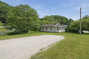 688 Cheshire Rd, Lanesborough, MA 01237 - Photo 5