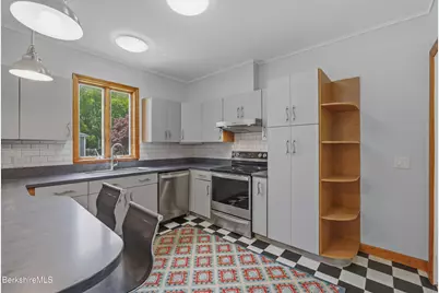 1121 North St, Pittsfield, MA 01201 - Photo 9