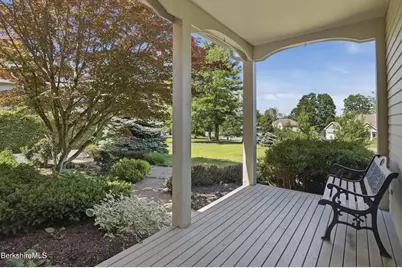 36 Meadow Ridge Dr, Pittsfield, MA 01201 - Photo 3