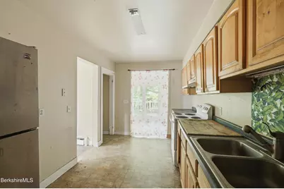 110 Elizabeth St, Pittsfield, MA 01201 - Photo 29