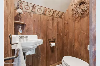 33 Orchard St, Adams, MA 01220 - Photo 15