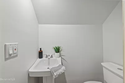 43 State St, Pittsfield, MA 01201 - Photo 31