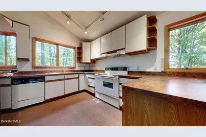 38 Hubbard St, Lenox, MA 01240 - Photo 5
