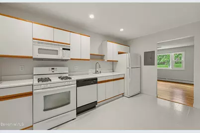 5 Morgan Manor #Unit 8, Lenox, MA 01240 - Photo 7