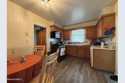 319 Fenn St, Pittsfield, MA 01201 - Photo 9