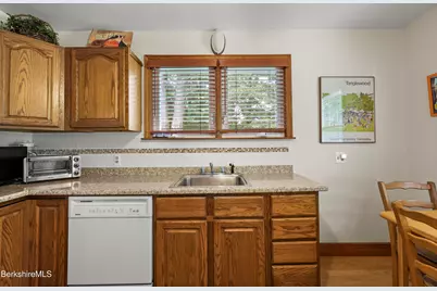 37 Holmes Rd, Lenox, MA 01240 - Photo 9