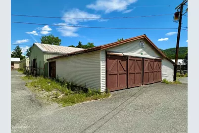 20 Maple Ave, Great Barrington, MA 01230 - Photo 11