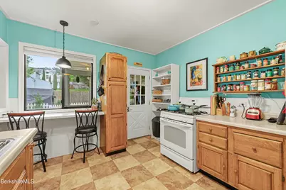 35 Summer St, Adams, MA 01220 - Photo 17