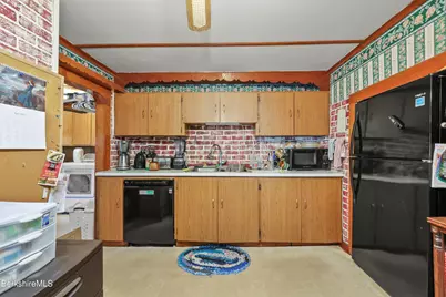 8 Glenn St, Adams, MA 01220 - Photo 13