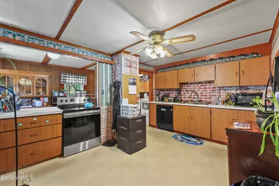 8 Glenn St, Adams, MA 01220 - Photo 11