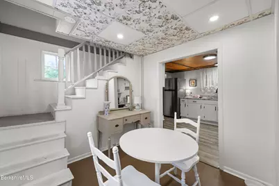 44 Pecks Rd, Pittsfield, MA 01201 - Photo 9