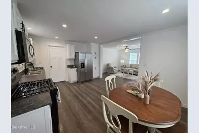395 Cheshire Rd #113, Pittsfield, MA 01201 - Photo 5