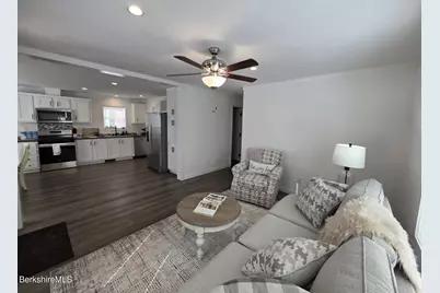 395 Cheshire Rd #113, Pittsfield, MA 01201 - Photo 9