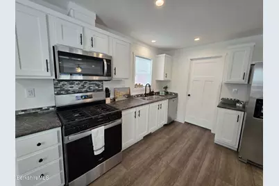 395 Cheshire Rd #113, Pittsfield, MA 01201 - Photo 3