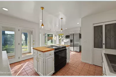 22 Maple St, Adams, MA 01220 - Photo 15
