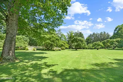 90 Hawthorne St, Lenox, MA 01240 - Photo 25