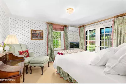90 Hawthorne St, Lenox, MA 01240 - Photo 17