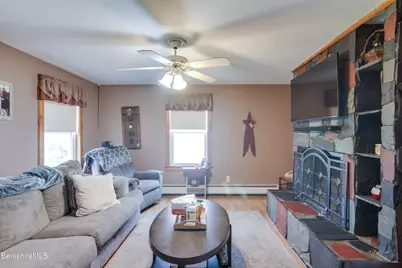 303 Onota St, Pittsfield, MA 01201 - Photo 11