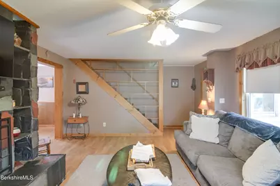 303 Onota St, Pittsfield, MA 01201 - Photo 11